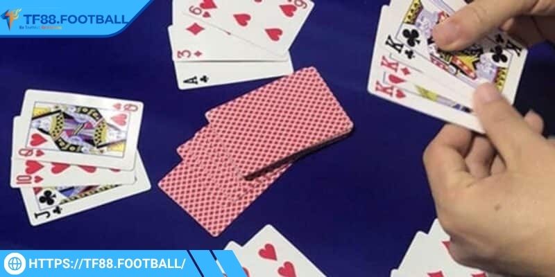 Mỗi người tham gia nhận chính xác 13 quân 