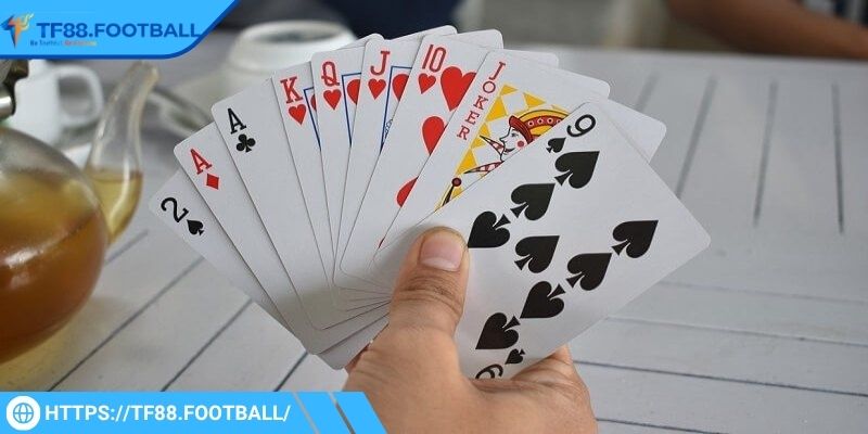 Phỏm TF88 Là Gì - Luật Chơi, Cách Tính Điểm, Mẹo Thắng Chi Tiết 3 Người không tạo được nhóm hợp lệ nào bị tính "móm"